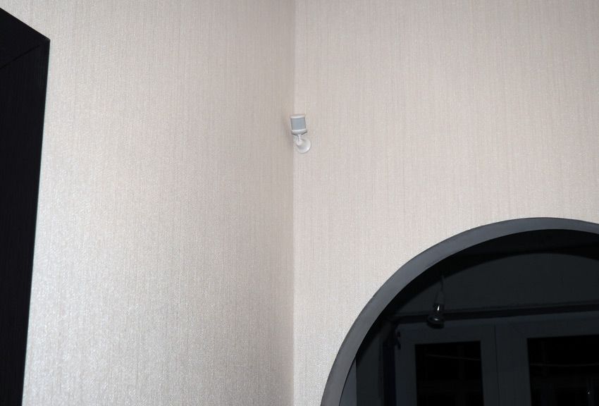 Датчик движения Xiaomi на стене